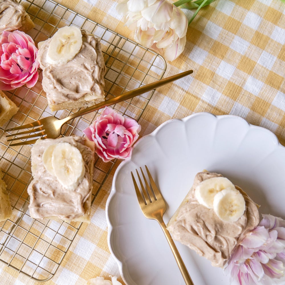 Pastel De Banana Con Glaseado De Queso Crema Y Mantequilla Morena