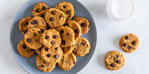 5-Ingredient Peanut Butter Chocolate Chip Cookies - Splenda®